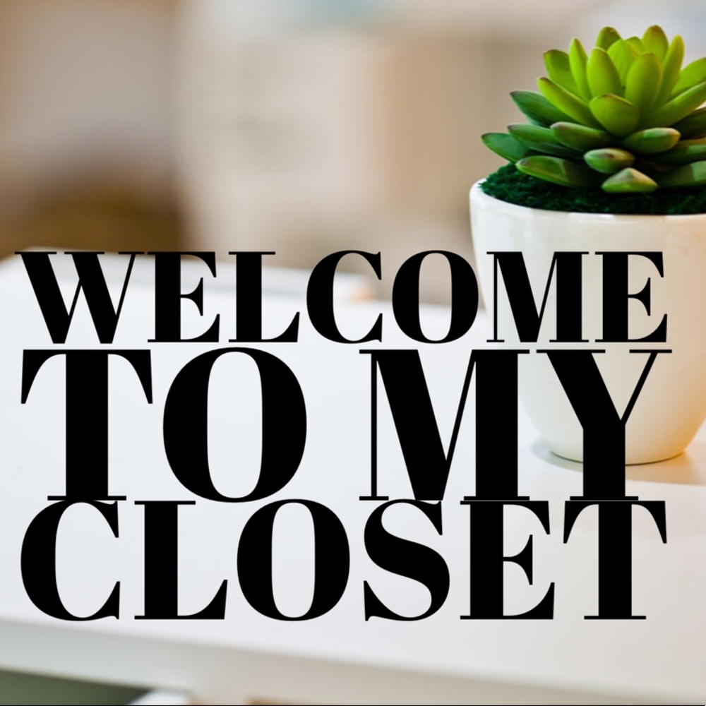 Welcome to my closet! 💕💋